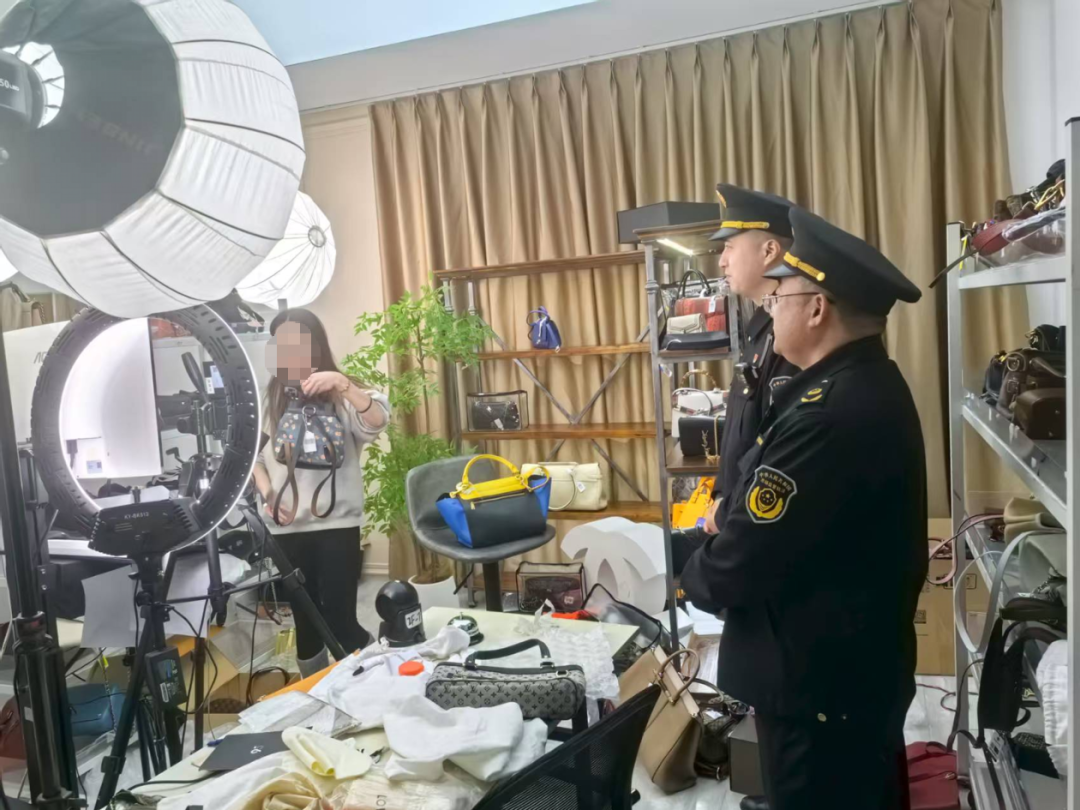 奢侈品虚假抢购、AI专家虚假宣传……一批直播电商违法违规案例公布