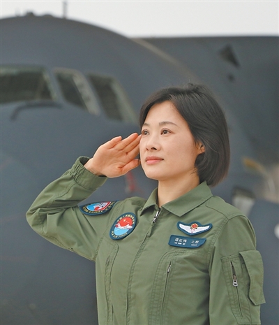 阅兵最帅女机长:不论男女,我们共同的称呼就是战斗员