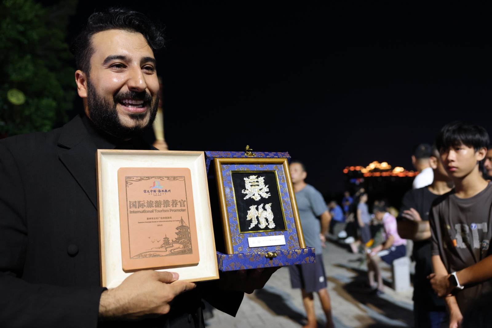 特写|伊拉克博主老王游泉州:烟火气与千年文化交融,“感觉像回家一样”