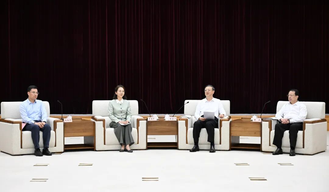 铸牢师德之魂、勤修育人之能、勇担改革之责！陈吉宁龚正与上海优秀教师代表座谈