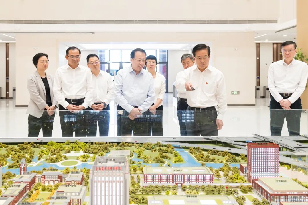 龚正市长调研上海交通大学医学院浦东校区，营造世界级生命科学创新生态