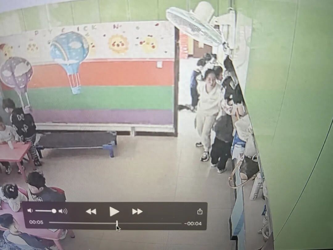 “辽宁女童被幼师殴打”处理结果引家长不满，盘山县委书记回应