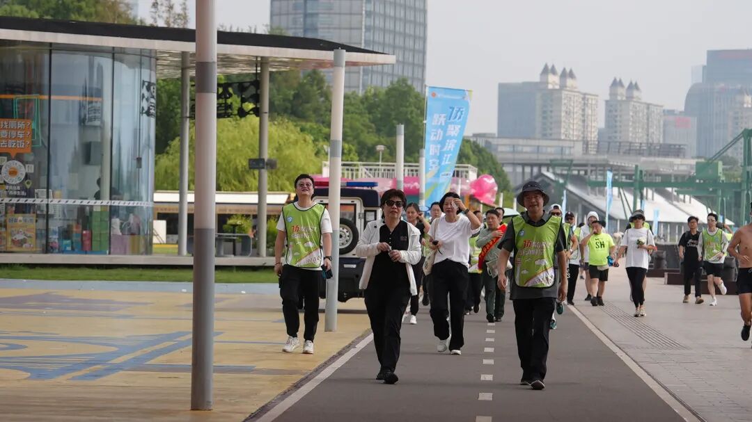 传承华侨精神，一场慈善Citywalk在上海徐汇滨江举行