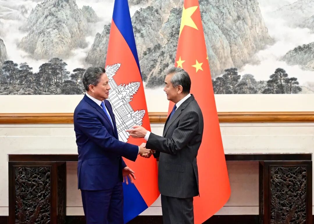 王毅会见柬埔寨副首相孙占托