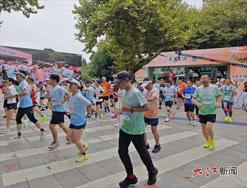 开启文旅融合新篇章，2025庐山半程马拉松鸣枪开跑