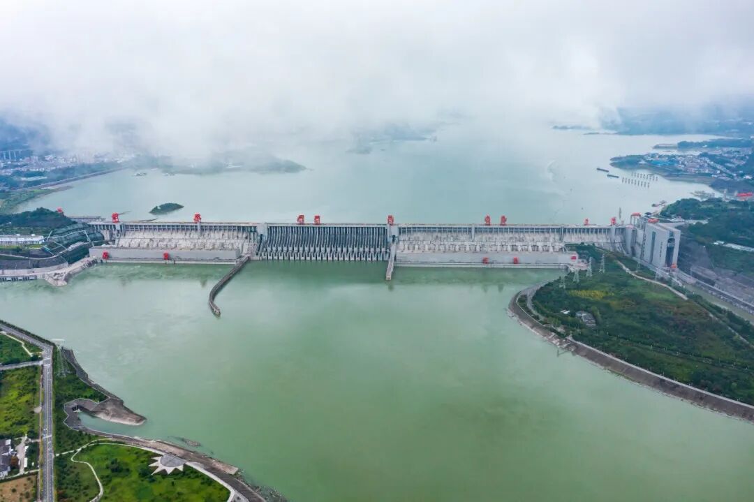 三峡水库迎来今年最大洪水过程