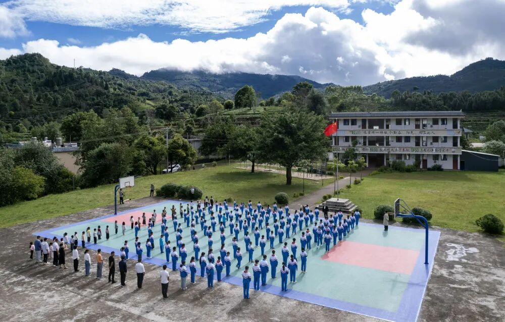 光明日报：希望“零近视”小学，不再是新闻里的“奇观”