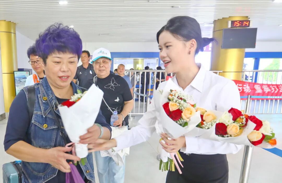 庐山与秦皇岛包机互动，开创“庐山云雾与渤海浪花”融合发展新模式
