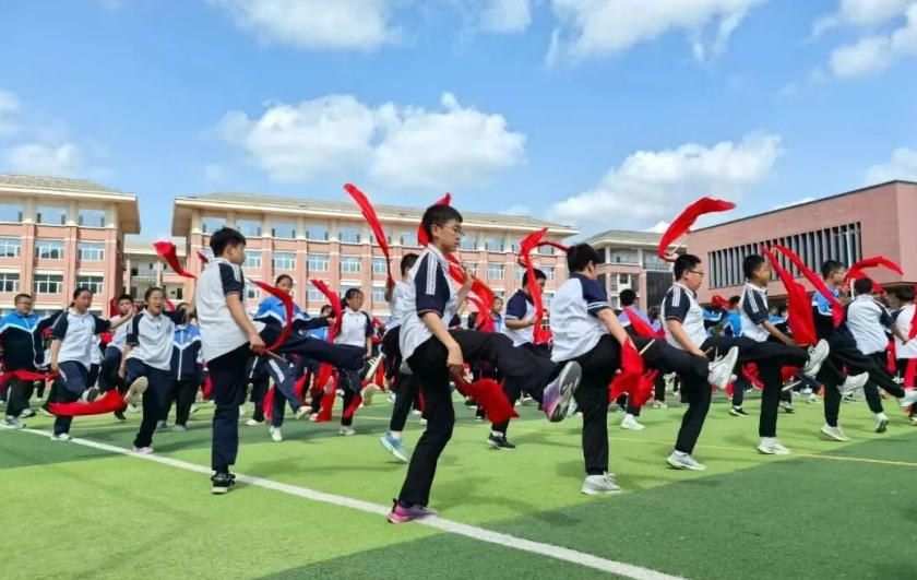 带 “雅琪” 的名字:四字宝宝名-从黄土高原走向世界舞台：国家级非遗横山老腰鼓焕发新活力，展现新时代文化自信