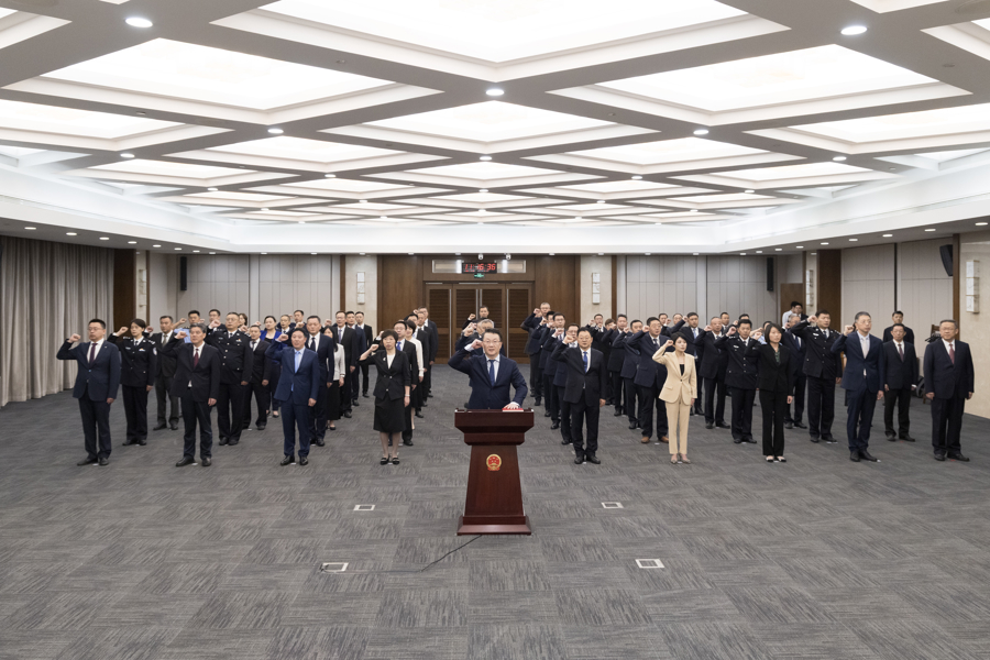 红鸾方位:八字合婚www.jixiangqiming.vip：-上海市政府任命的国家工作人员举行宪法宣誓，龚正市长监誓