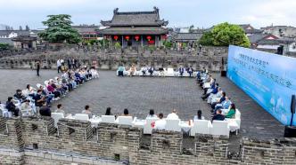 三十載耕耘，252顆星：青年寫作如何回應(yīng)時(shí)代？