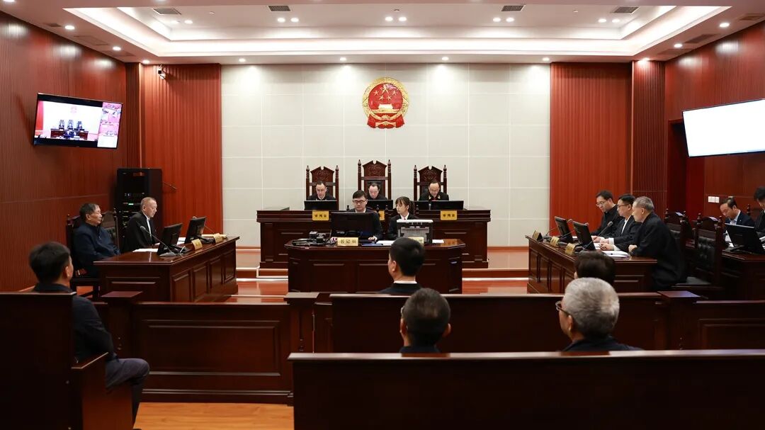 村民不服土地补偿决定提起行政诉讼，十堰市长出庭应诉