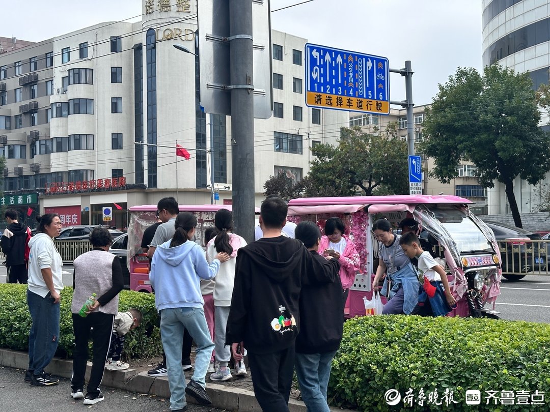 三问花车乱象①丨漫天要价、乱闯红灯,济南花车为何频频宰客?