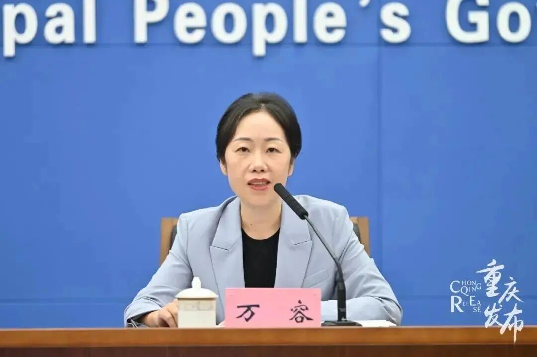 法学博士万容任重庆市荣昌区委书记，“网红书记”高洪波已到市政协任职