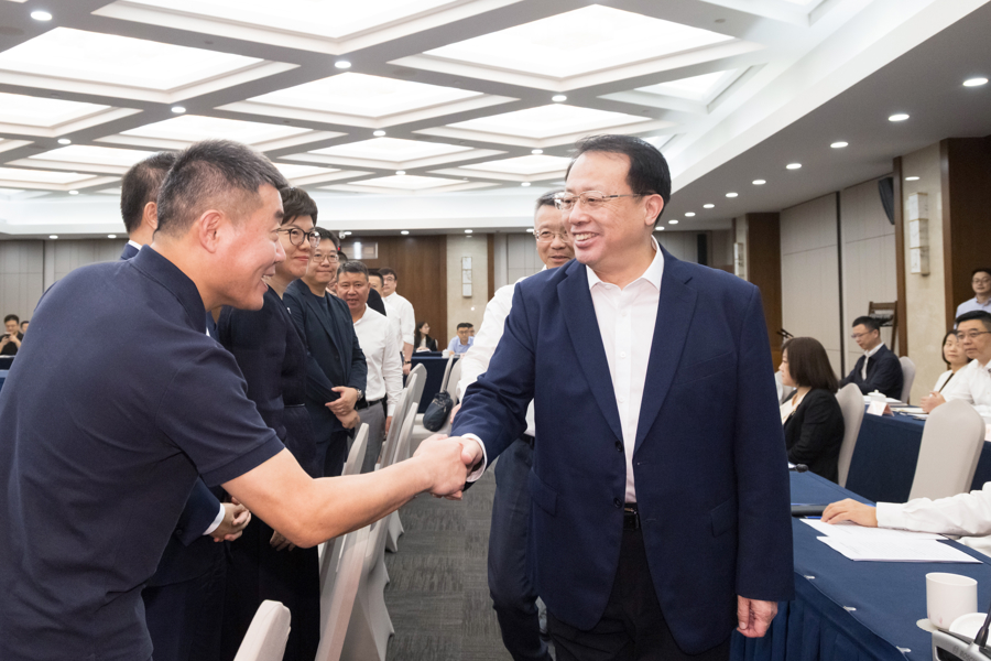 上海市营商环境体验官座谈会召开，龚正市长面对面听取营商环境体验官意见建议