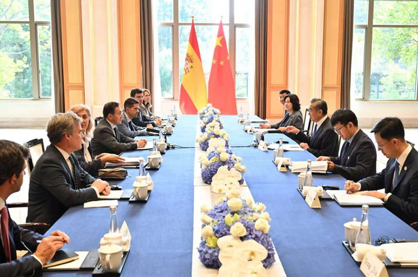 王毅同西班牙外交大臣阿尔瓦雷斯会谈
