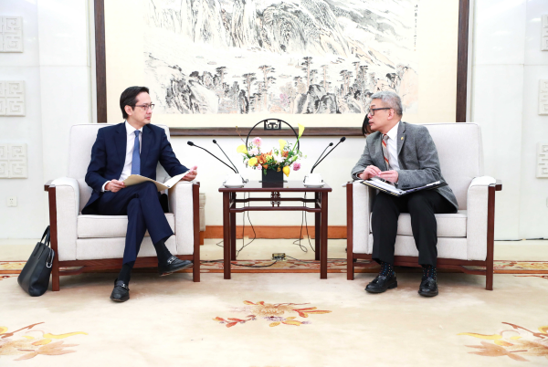外交部部长助理蔡伟会见《不扩散核武器条约》第十一次审议大会候任主席、越南常驻联合国代表杜雄越大使
