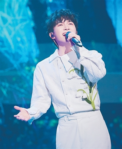 人民日报对话青年歌手周深：幸运自己赶上了好时代