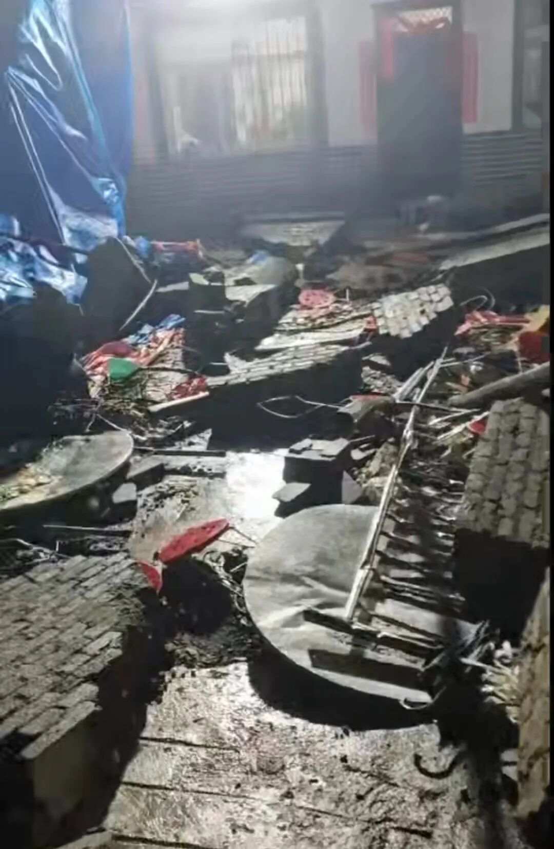 昭通一葬礼上围墙倒塌砸死6人、政府提出每户赔14.6万,家属:需要个说法