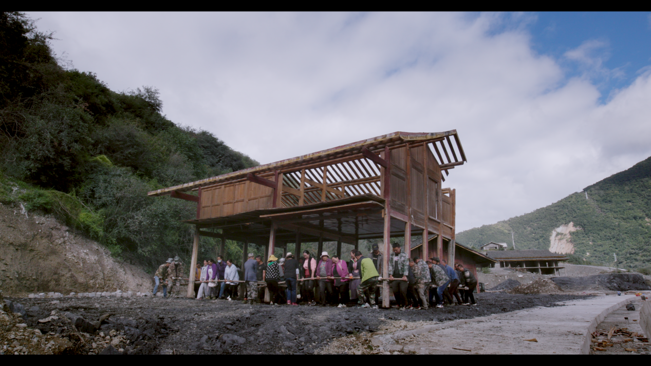 纪录电影《白马姐妹》:跨越24年见证白马藏族时代变迁