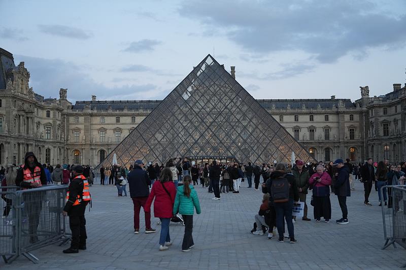 涉嫌参与有组织团伙盗窃,一卢浮宫抢劫案嫌疑人被起诉