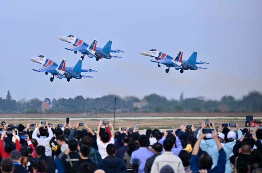 来英雄城共赴“蓝天盛会”:2025南昌飞行大会开幕