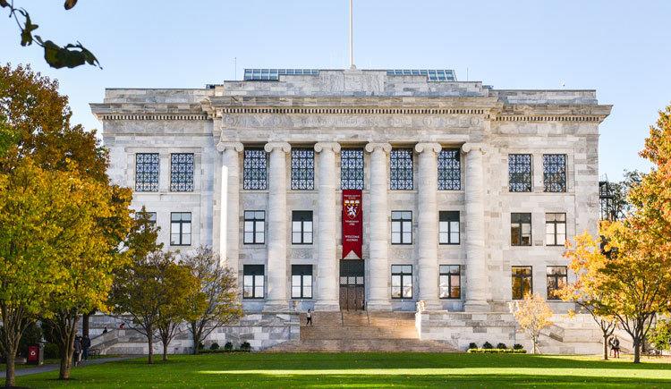 美国哈佛医学院爆炸案两名嫌疑人被捕