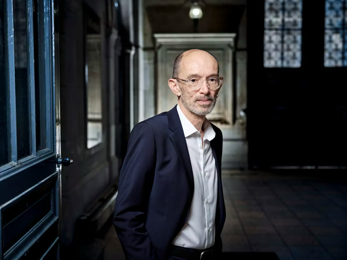 750页家族史诗,作家莫维尼埃凭获得2025龚古尔文学奖