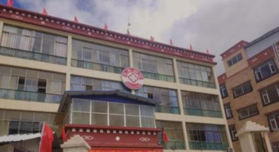 女子引产遭拒、诞下女婴被医生违规抱养,迪庆州卫健委:还在调查了解