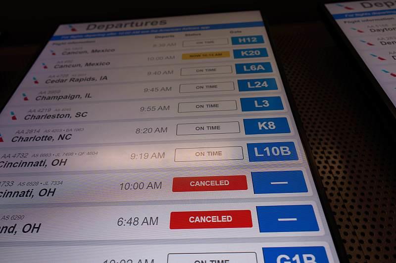 全美9日航班取消量超2000架次,延误航班超7000架次