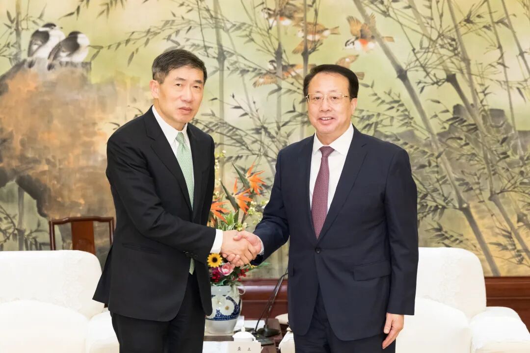 龚正会见联合国副秘书长、联合国开发计划署代理署长徐浩良