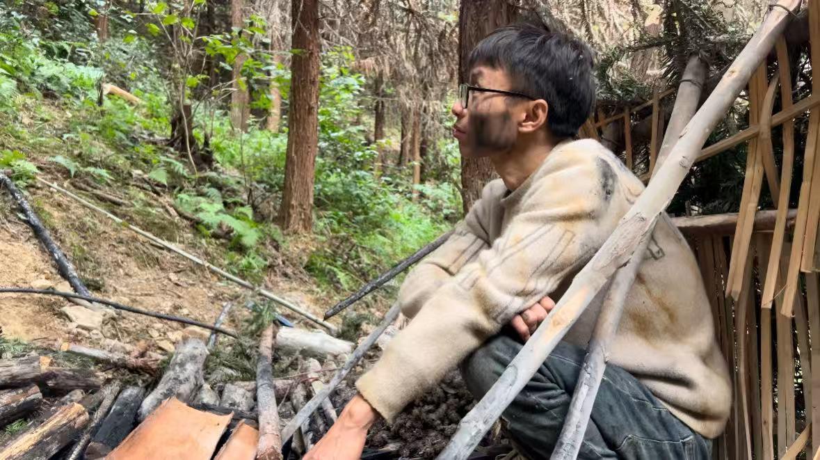 野蛮生长的荒野求生:有人提前找荒山“实习”,有人烫伤数日未被发现 1 d2ea53dc 45c0 4126 bb3a 9e79110b097b