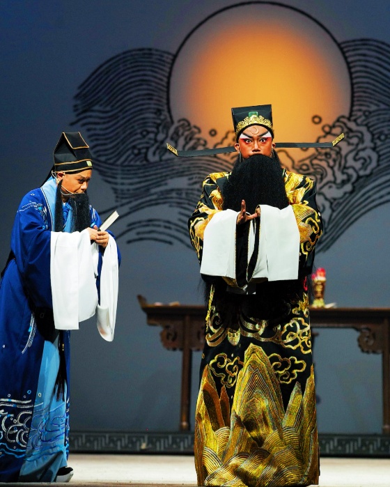 从包公故里到黄浦江畔，庐剧《铁面无私》亮相上海国际艺术节