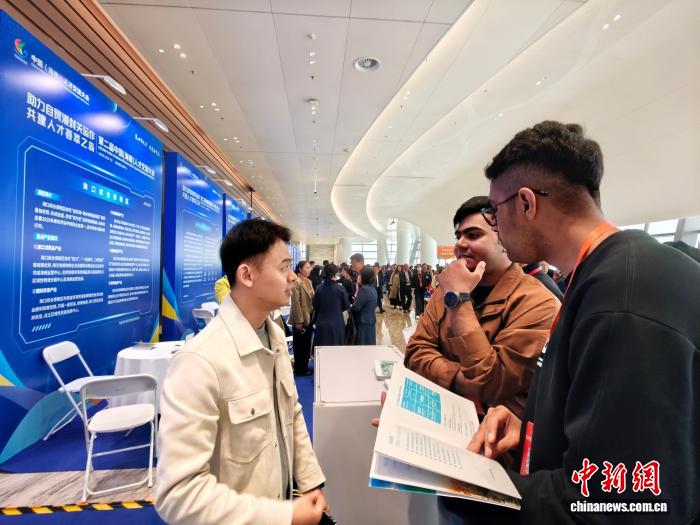 海南自贸港封关在即,万余岗位揽全球人才