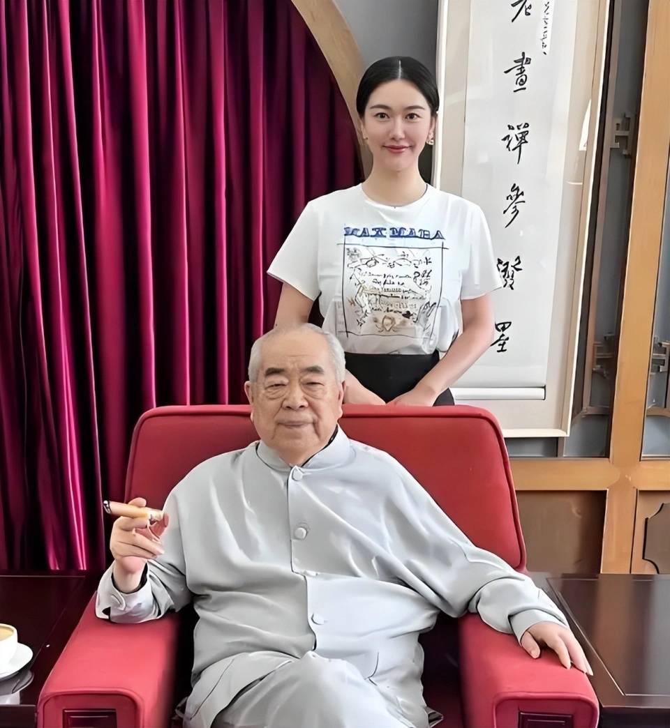 独家|范曾新添幼子并与儿女“断绝关系”的背后:家庭和艺术资产再整合