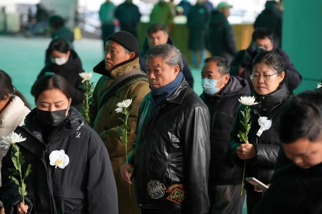 演员何晴追悼会举行,其子追思母亲:北京这场雪像是为她而下 2 197ff189 6efa 450c ad0e b1c07a0fcd4a