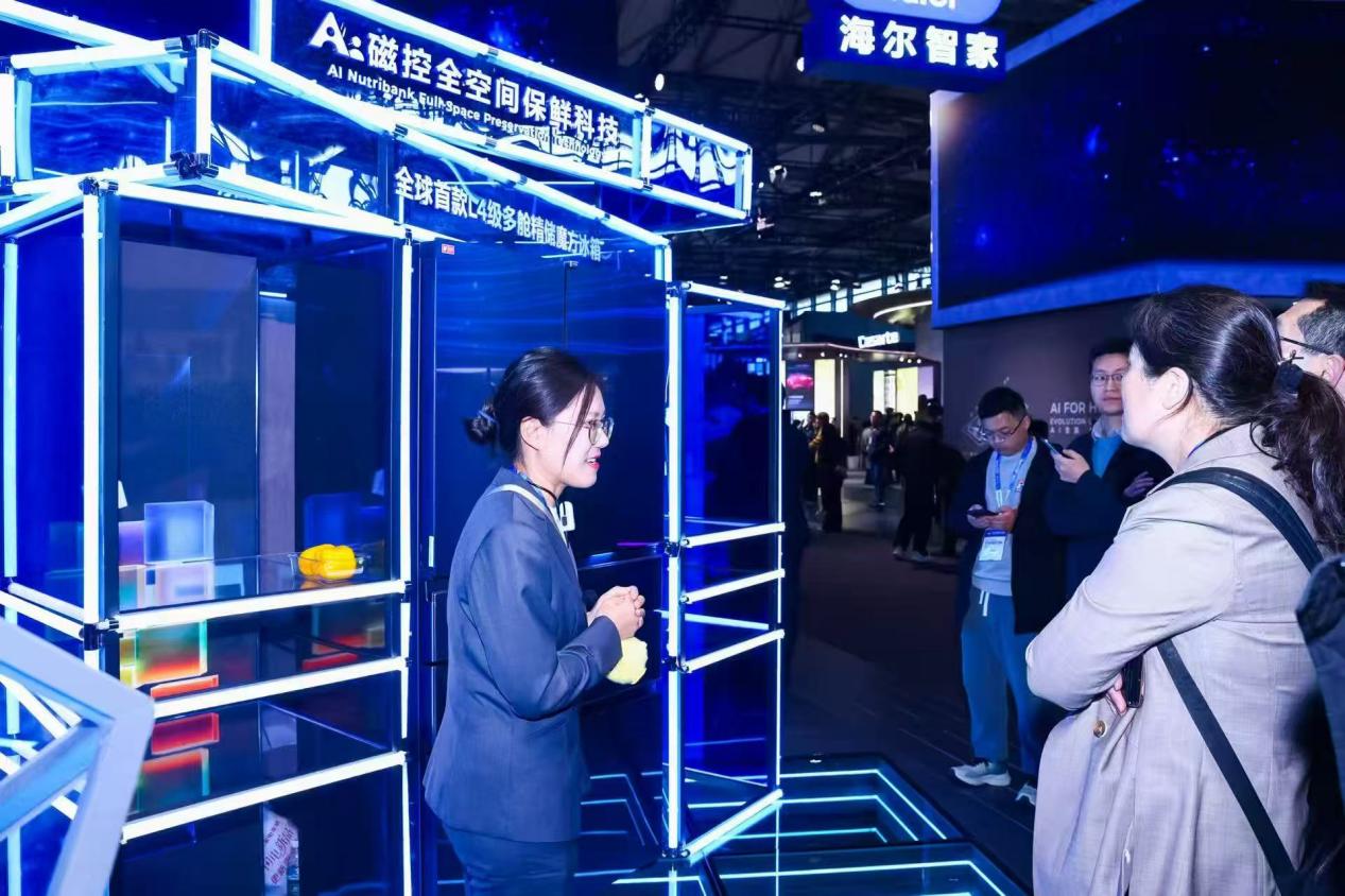 海尔智家发布AI之眼2.0和家庭机器人,无人家务更进一步