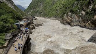 香格里拉虎跳峡景区通报局部山体落石：游览区域未受波及，无安全隐患