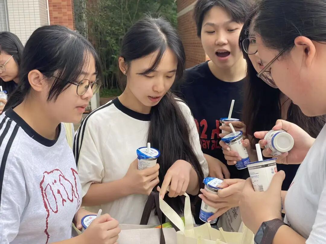 国内首创!沙虫酸奶or生蚝酸奶,湛江人先尝哪个?