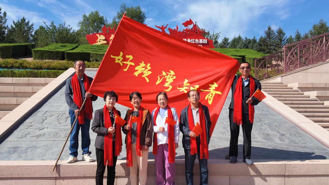 半世纪黄土地青春回响:内蒙古准格尔老知青唱响红歌庆国庆