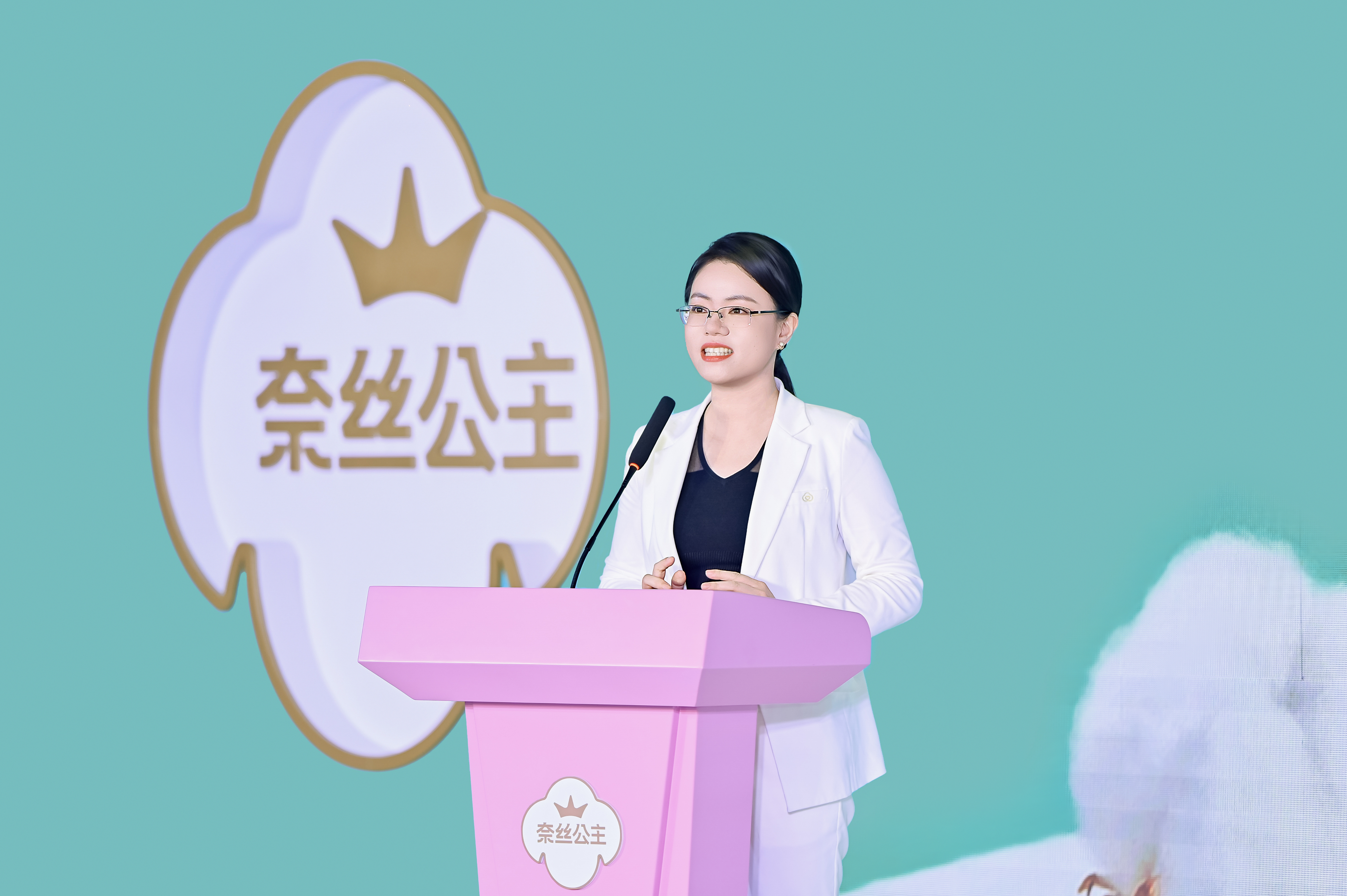 从一朵棉花到一片卫生巾,奈丝公主如何回应女性的“安心之问”