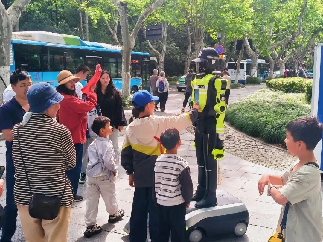 国庆长假看杭州交警新质战力的变化