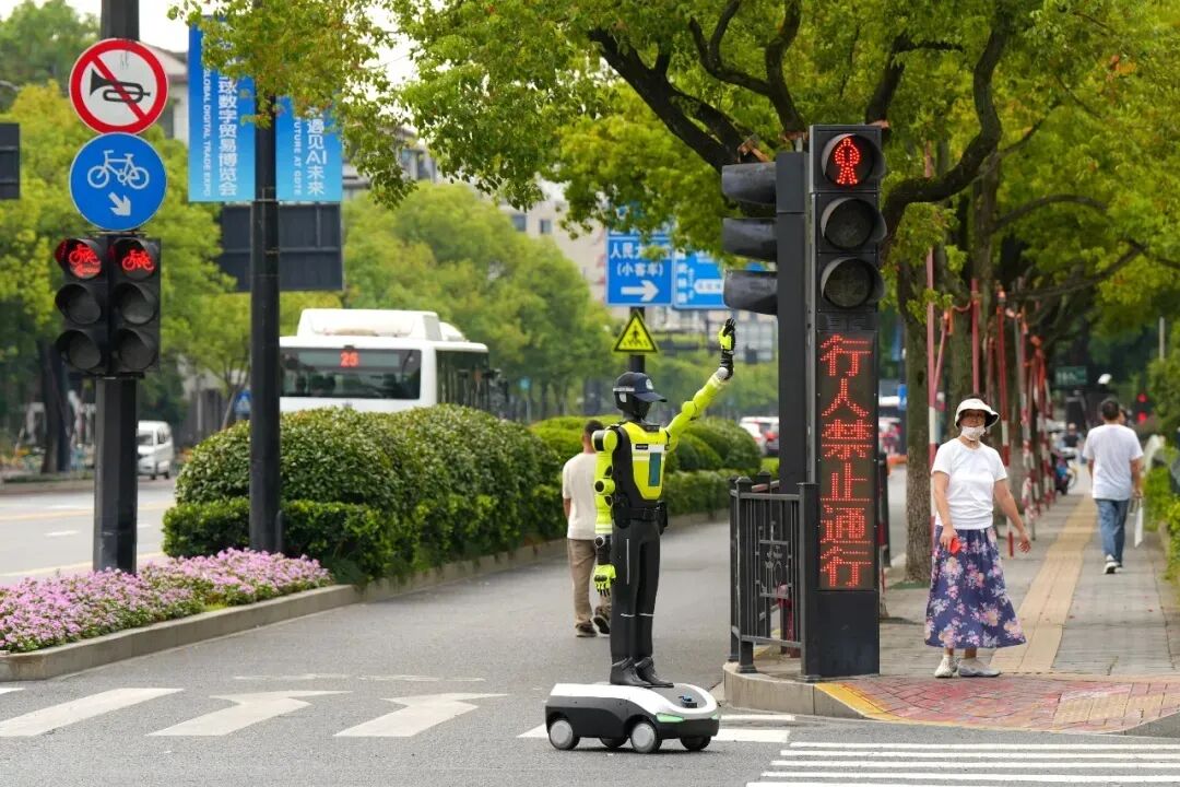 国庆长假看杭州交警新质战力的变化