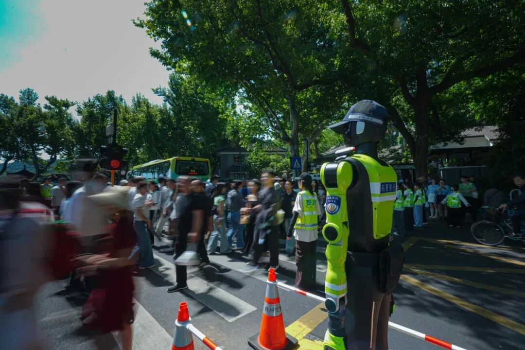 国庆长假看杭州交警新质战力的变化