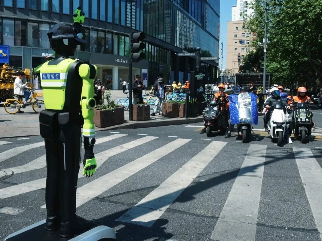 国庆长假看杭州交警新质战力的变化