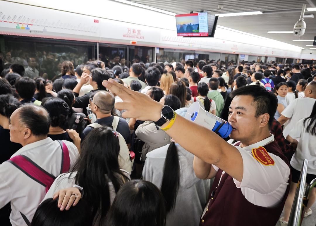 国庆假期南昌地铁客流突破千万人次,单日登顶全国强度第一