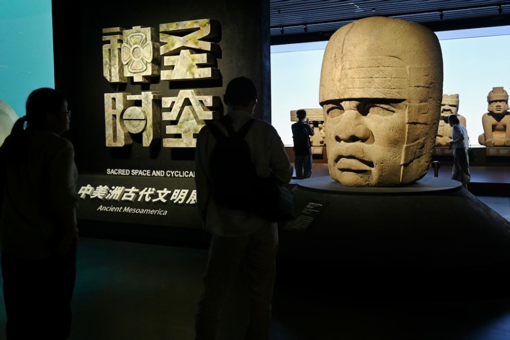 一周展讯|再别莫兰迪大展,回望朱德群与石虎