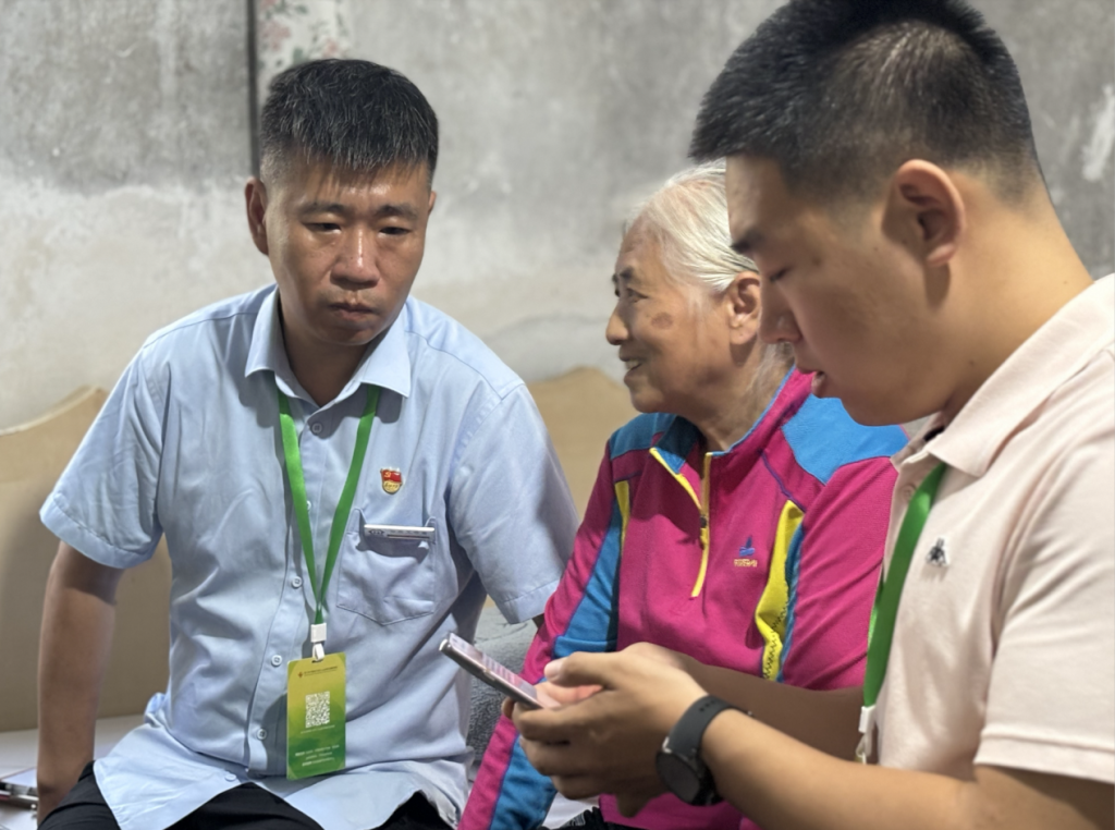 观察丨和33万老人面对面，调查员看到了什么