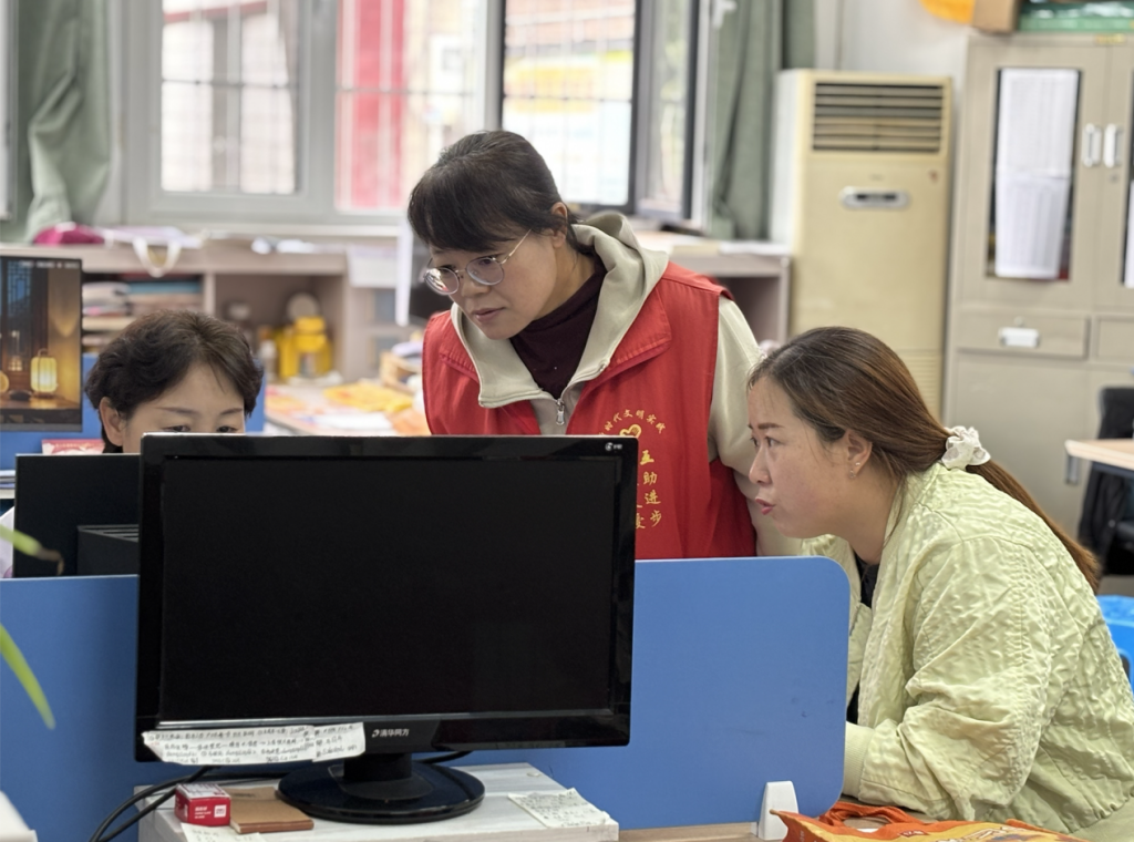 观察丨和33万老人面对面，调查员看到了什么