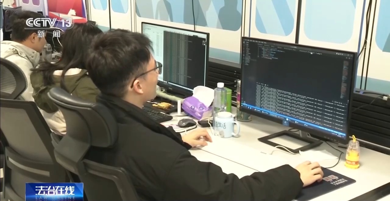 央媒聚焦:AI换脸拟声,仿冒名人带货如何“解”